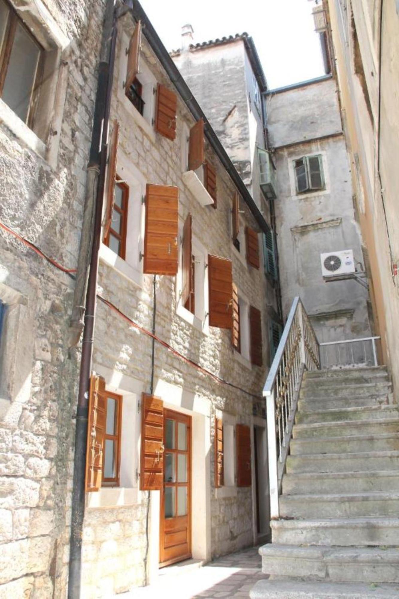 Sunny Rooms And Suites Šibenik Екстериор снимка